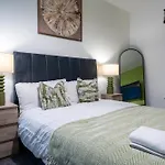 公寓 2br Centre Flat, Balcony And Views - Sleeps 8 *