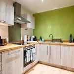 公寓 2br Centre Flat, Balcony And Views - Sleeps 8