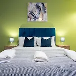 2br Centre Flat, Balcony And Views - Sleeps 8 公寓 *