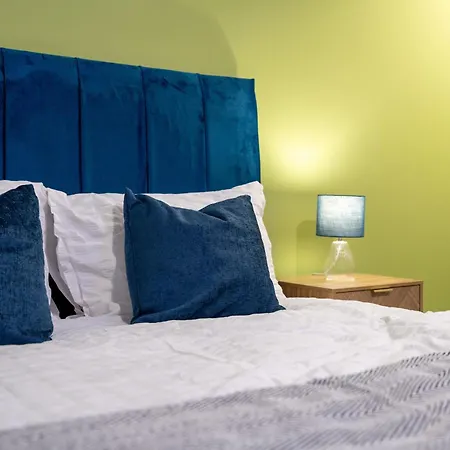 2br Centre Flat, Balcony And Views - Sleeps 8 Апартаменти Лідс