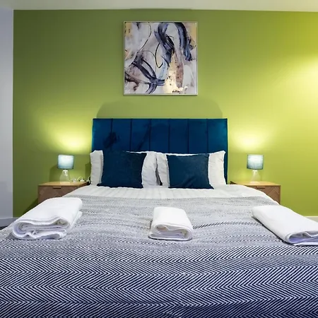 公寓 2br Centre Flat, Balcony And Views - Sleeps 8 *