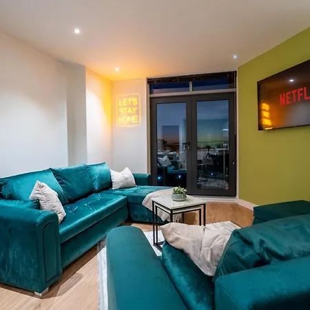 2br Centre Flat, Balcony And Views - Sleeps 8