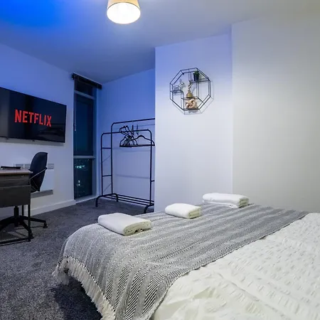 2br Centre Flat, Balcony And Views - Sleeps 8