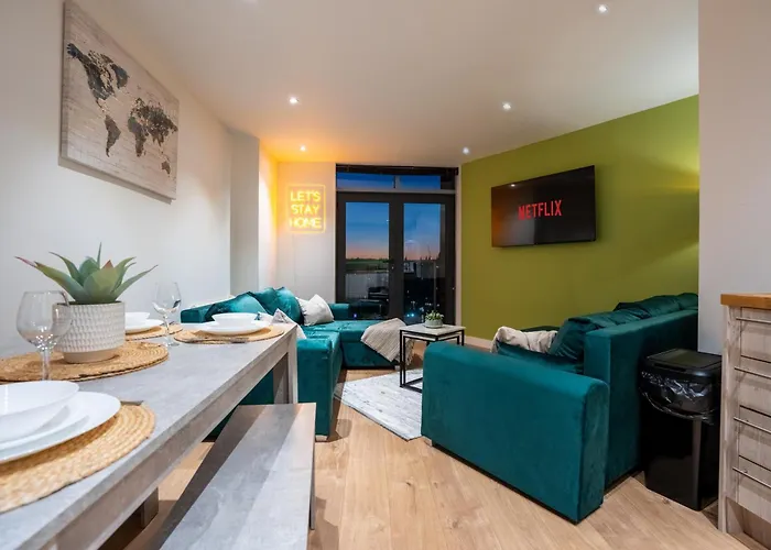 2br Centre Flat, Balcony And Views - Sleeps 8 Apartment *