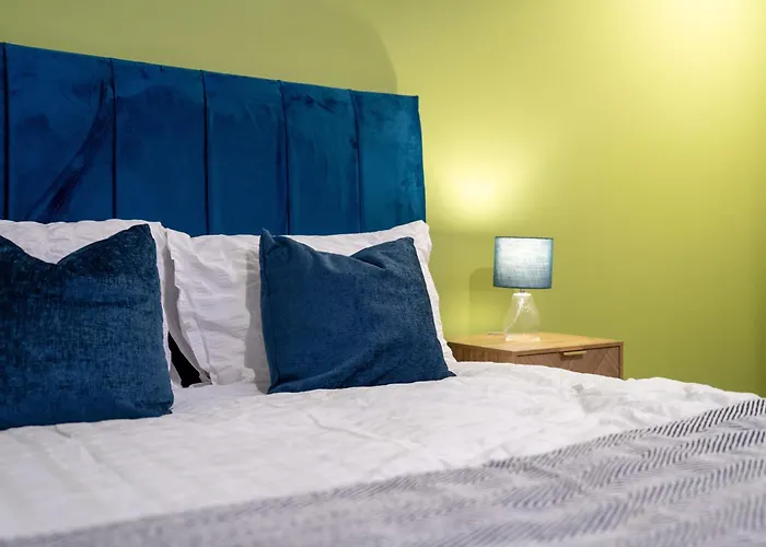 2br Centre Flat, Balcony And Views - Sleeps 8 Apartment Leeds (West Yorkshire)