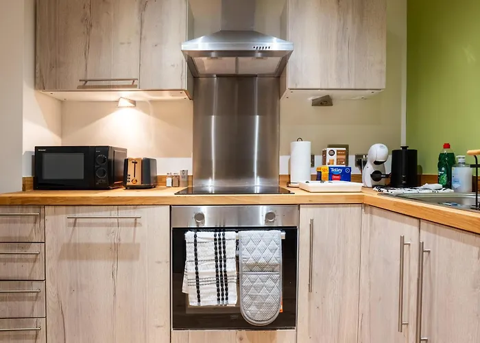 Apartment 2br Centre Flat, Balcony And Views - Sleeps 8