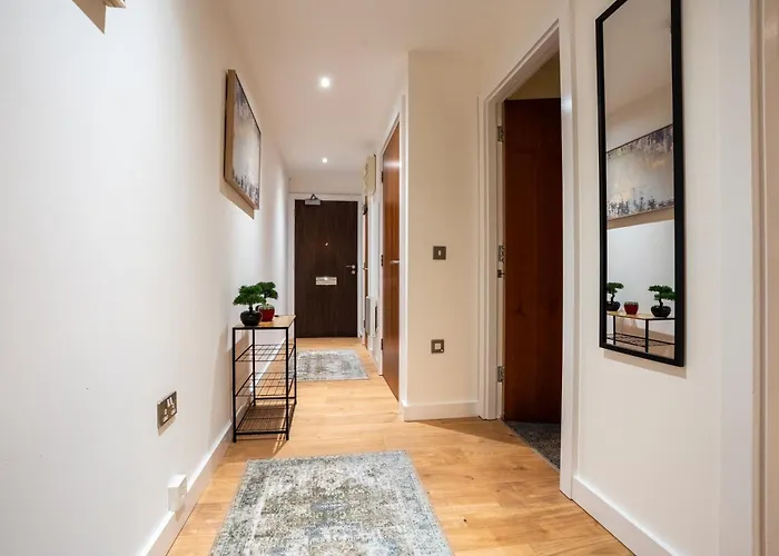 2br Centre Flat, Balcony And Views - Sleeps 8 Апартаменти Лідс