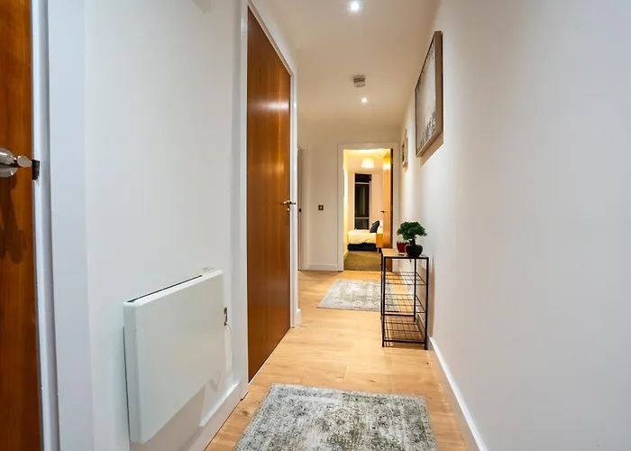 Апартаменти 2br Centre Flat, Balcony And Views - Sleeps 8