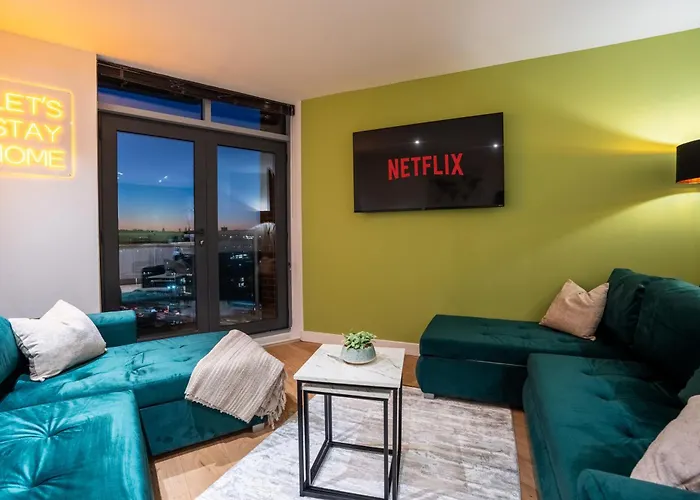 2br Centre Flat, Balcony And Views - Sleeps 8 * Leeds (West Yorkshire)