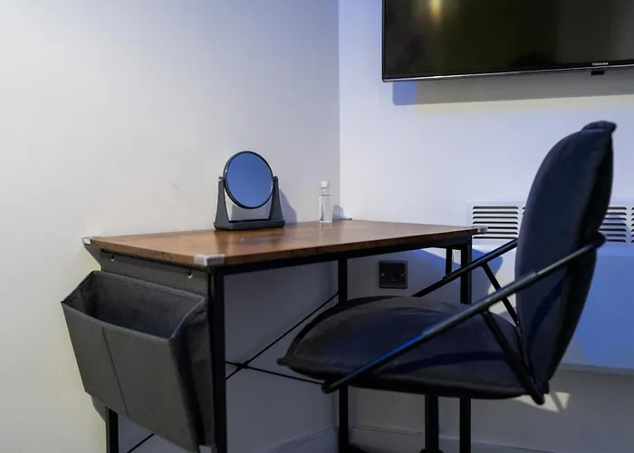 2br Centre Flat, Balcony And Views - Sleeps 8 Apartment