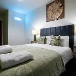 2br Centre Flat, Balcony And Views - Sleeps 8