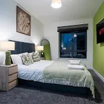 2br Centre Flat, Balcony And Views - Sleeps 8 Apartment *
