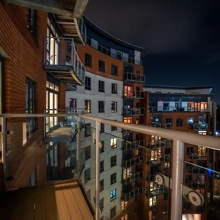 Апартаменты 2br Centre Flat, Balcony And Views - Sleeps 8 *