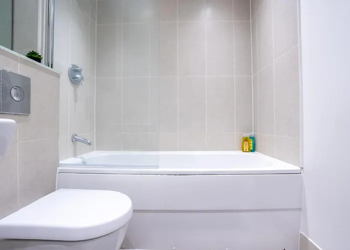 Апартаменты 2br Centre Flat, Balcony And Views - Sleeps 8 Лидс