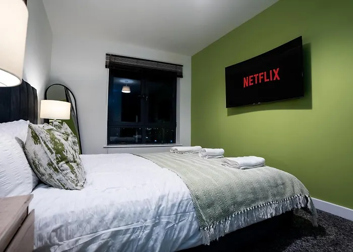 Апартаменты 2br Centre Flat, Balcony And Views - Sleeps 8