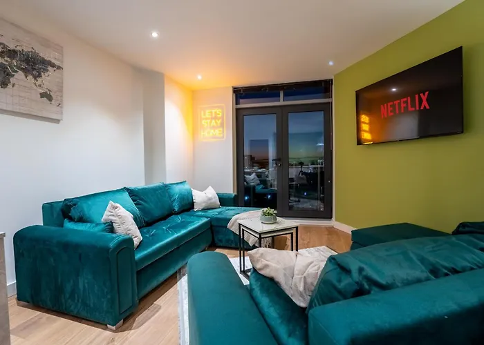 2br Centre Flat, Balcony And Views - Sleeps 8